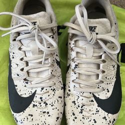 Track shoes