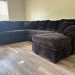 OVERSIZED SECTIONAL/ SUPER COMFY !
$1399!!!