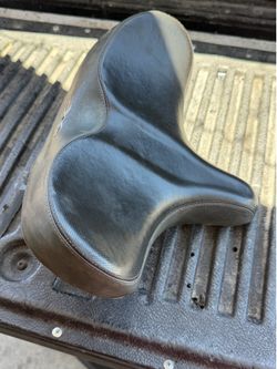 X WING BIKE SADDLE LIKE NEW