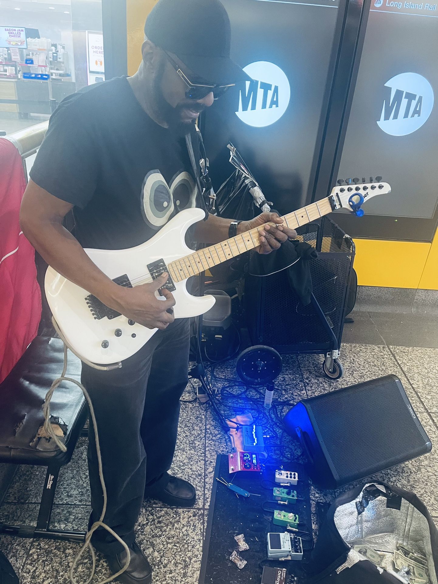 🔥 Bundle: Kramer Guitar + QSC CP12 12” Powered Speaker + Cable – $900