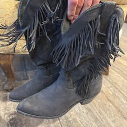 Size 9 W Cowgirl Fringe Boots 💕💕