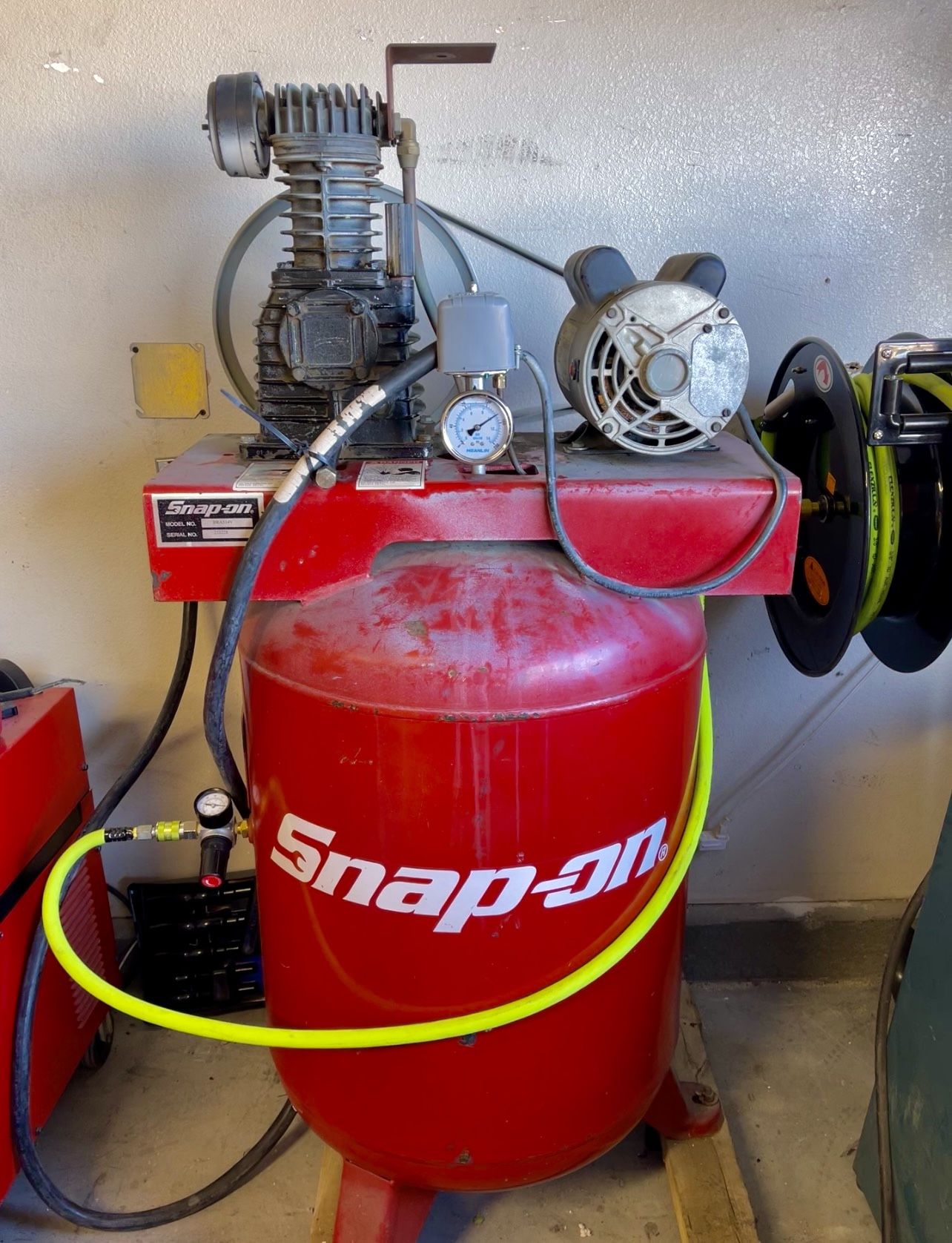 Snap On 36 Gallon Air Compresor 5hp 220v