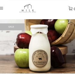 Milk Reclamation Barn Farmstand Apple Candle   Farm Stand Apple immerses you in the crisp essence of a bountiful orchard. This delightful scent conjur