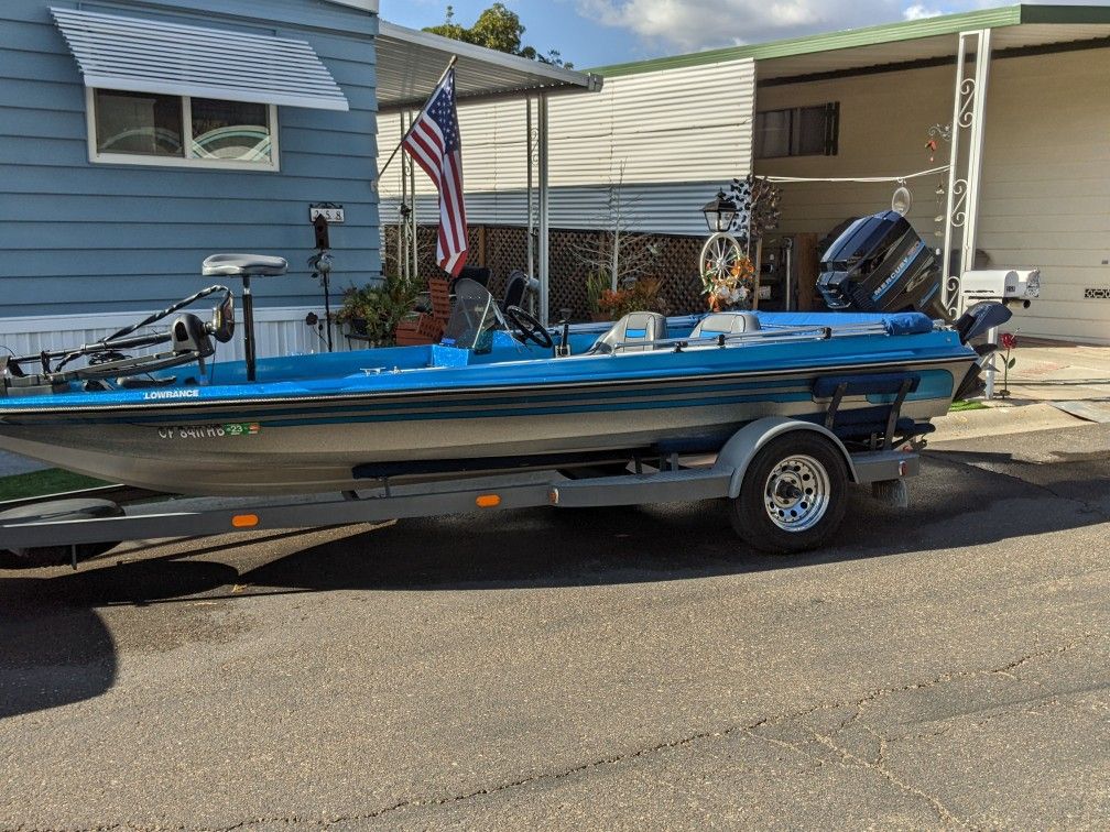 1982 Ranger 350 V Bass Boat