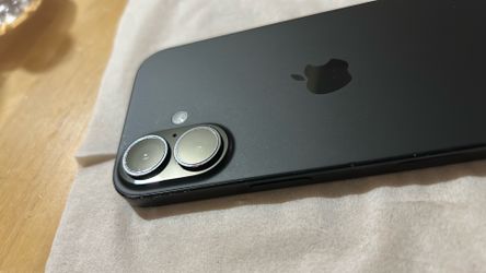 iPhone 16 :128 GB Unlocked 97% Battery health very Good condition