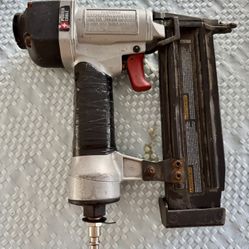 Porter-Cable BN200SB 18-Gauge Pneumatic Brad Nailer. (BIN17). 