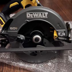 20-Volt MAX Cordless Brushless 7-1/4 in. Circular Saw with FLEXVOLT ADVANTAGE 