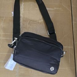 Lululemon Sidebag $35