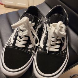 VANS SNEAKERS SIZE 8 MENS..LIKE NEW