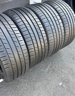 225 65 17 Michelin I sell this Seth of tires with 80% life the 4