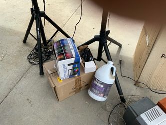 2000 watt speaker system with fog machine and light
