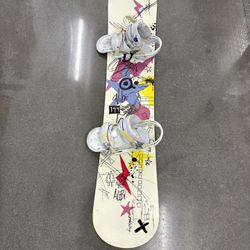 Alibi 144CM Women’s Snowboard Includes Burton Bindings