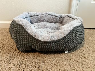 Cozy Donut Bed For Small Pet NEW 
