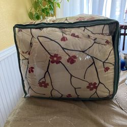   Queen size bedspread   Like NEW   $20