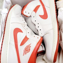 Size 13 Nike Air Jordan 1 Mid SE Shoes Dune Red White FJ3458-160.
