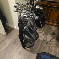 COMPLETE GOLF SET WITH GOLF BAG (12 CLUBS)
