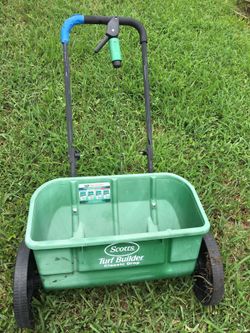 Grass spreader