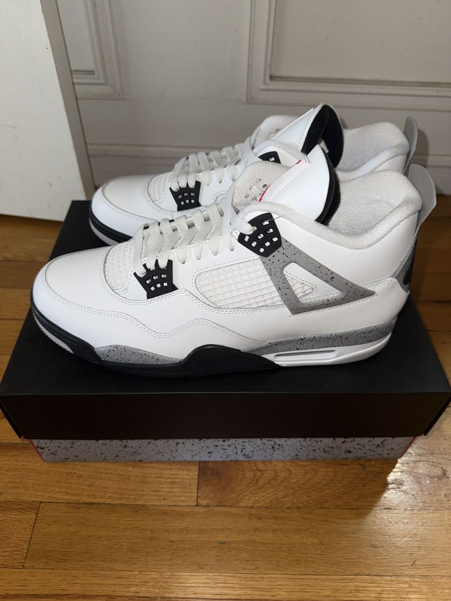 Jordan 4 ‘White Cement’