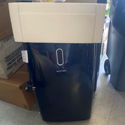 Serenelife 14000 BTU Portable Air Conditioner (READ) Garage or Warehouse