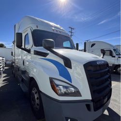 22’ Freightliner Cascadia 126