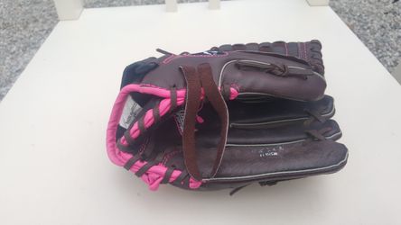 Glove for softball and baseball