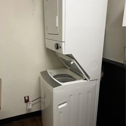 Whirlpool Stackable Washer & Dryer 
