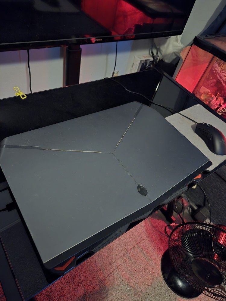 Alienware17 R2 - Used - Intel i7-6700HQ - GTX970 - 16GB RAM - 1TB HDD + 106GB SSD