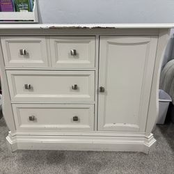 Capretti Nursery/Changing Table 