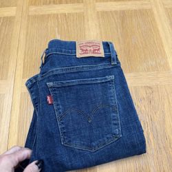 NWOT Levi’s 311 Shaping Skinny Women’s size 29 x 28