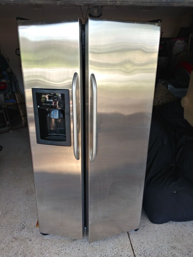 Stainless steel General Electric Refrigerator