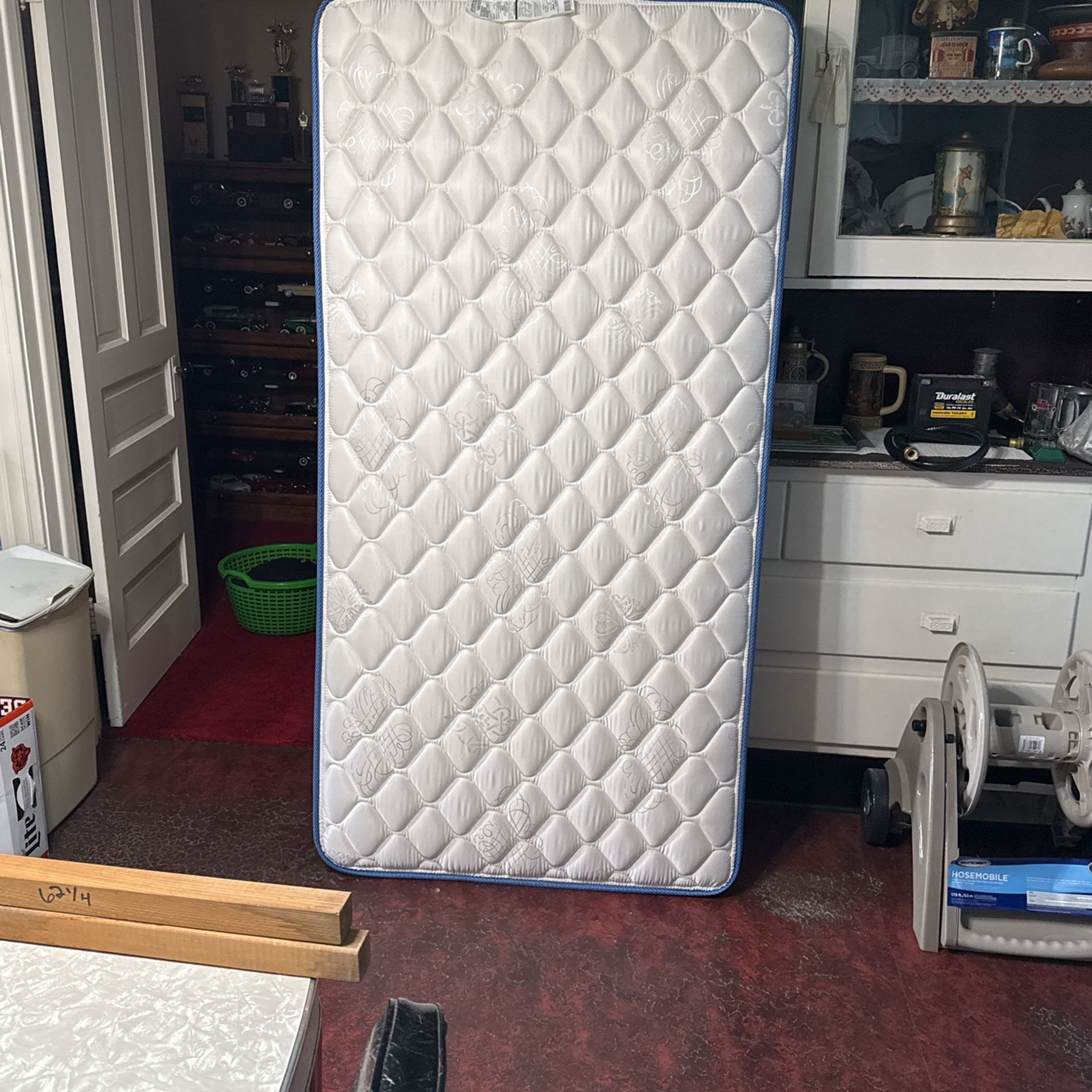 Brand New Twin Mattress 73”L X 37” W X 8” H