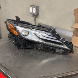 2018-2024 Toyota Camry 8th Gen Passenger Headlight (water Intrusion)