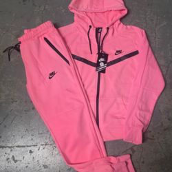 Nike Tech Sweatsuit (XL)