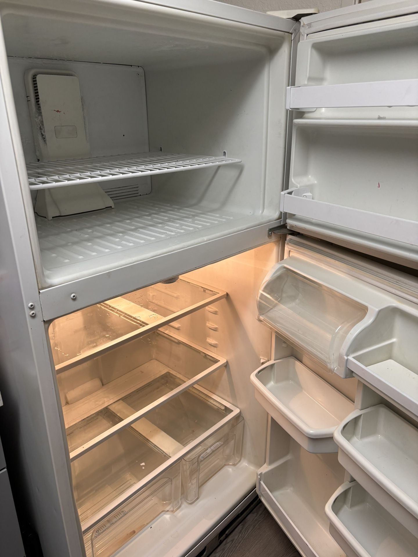 Free Refrigerator READ Full Description!!! Please! ✨STILL AVAILABLE ✨