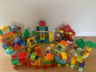 Duplo Lego. 260 pieces.