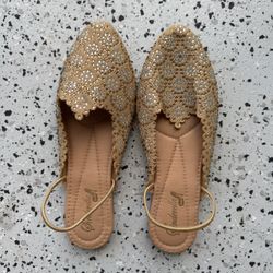 Embellished Traditional Flats – US Size 6/6.5 ✨