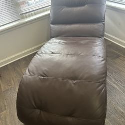 Leather Chaise Lounge – Comfortable and in Good Condition