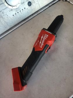 Milwaukee
M18 FUEL 18V Lithium-Ion Brushless Cordless 1/4 in. Braking Die Grinder Slide Switch (Tool-Only) Solo Se Provo