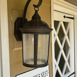 LED Outdoor Carriage Style Lamp (w/ Night Sensor)