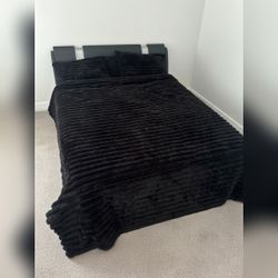 Queen Bed Frame + Mattress - Like New - Orlovista, FL