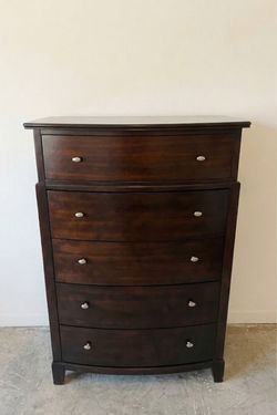 Dark Wood 5-Drawer Dresser