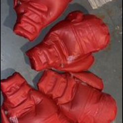 Blow-up boxing gloves for kids