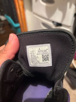 Tennis shoes
