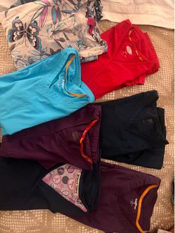 7 Woman scrubs size L and M used