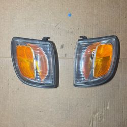 OEM Corner Light Housing - ‘00 Toyota 4Runner