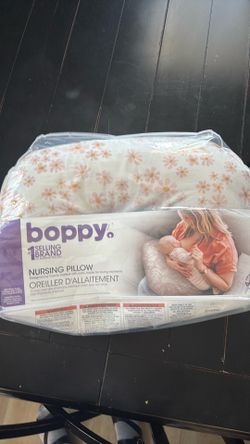 Bobby nursing pillow ( free local delivery in 93304)