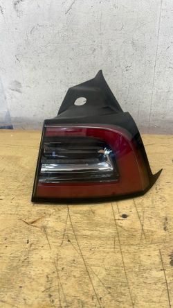 2017 to 2023 Tesla model 3 and Y passenger side taillight