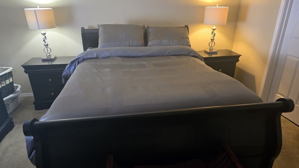 Bedroom Set - Queen Size