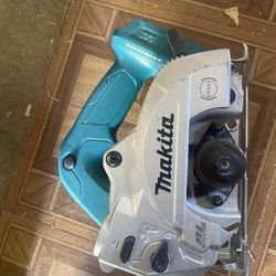 Makita Cordless Wet Dry Tile Circular Saw. 