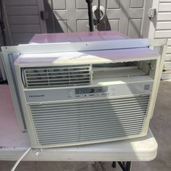 12,000 BTU Air Conditioner 